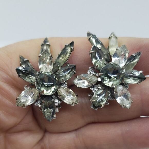 Vintage Earrings Rhinestone Smokey Topaz & Clear Flower 1950s Clip On - Picture 1 of 10